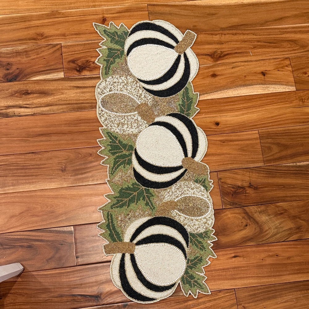 Pumpkin and Leaf Table Runner